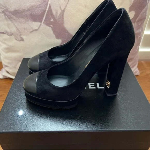 Chanel Shoes Size 35 1/2 - Picture 4 of 9